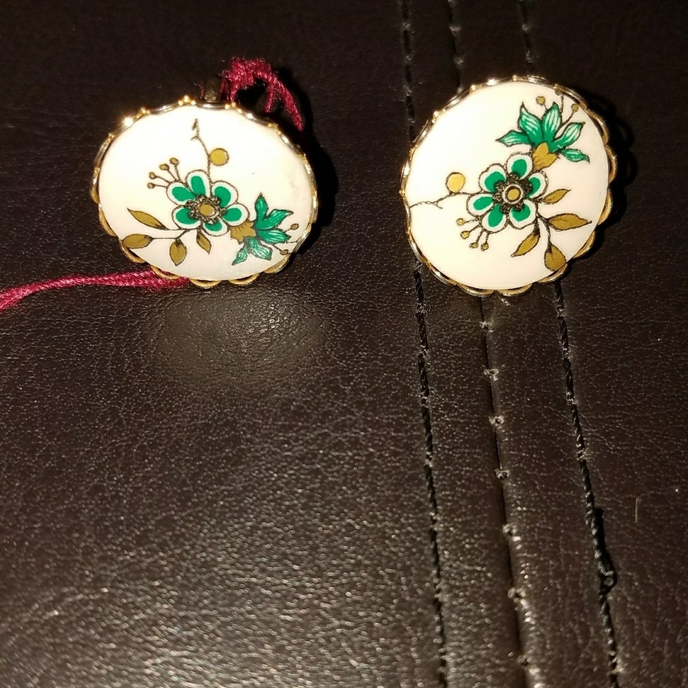 Vintage Skrew Back Pottery Earrings